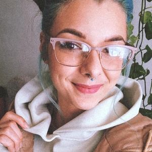 Meet your Posher, Opal